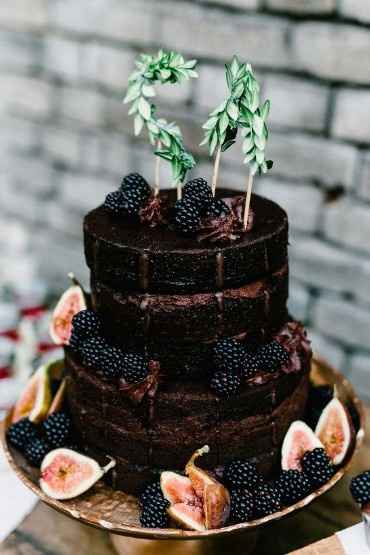 Naked cake cioccolata e frutta