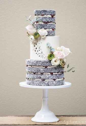 Naked cake con cioccolato e cocco