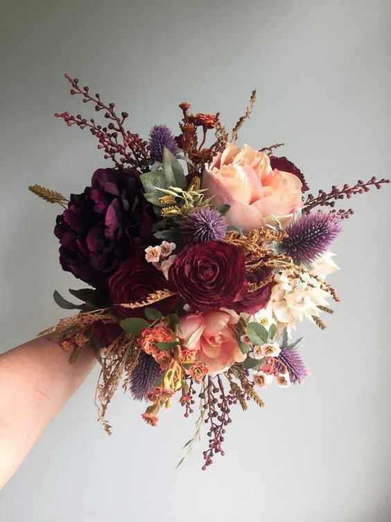 1) Bouquet di nozze con ranuncoli color pesca