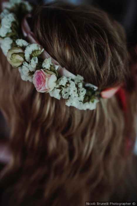 7 idee per un'acconciatura sposa con fiori 🌸 - 4