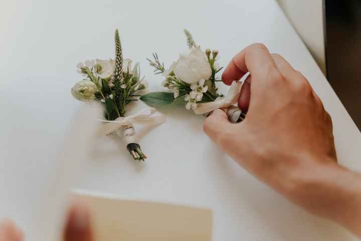 Vi piace questa boutonniere per lo sposo? 💐 - 1