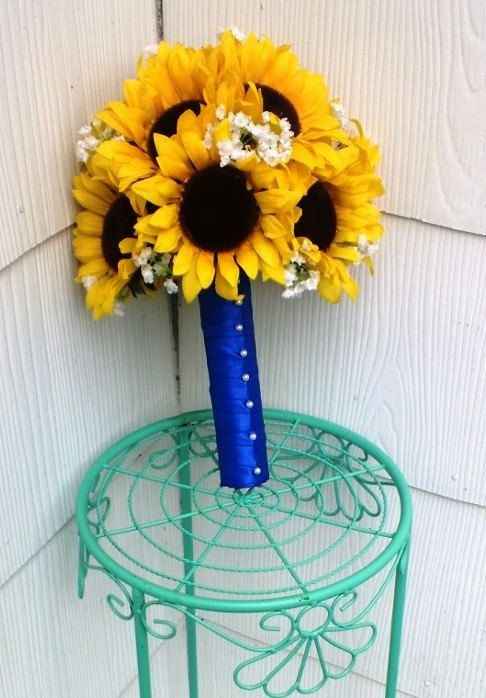 Bouquet di girasoli con un tocco di blu