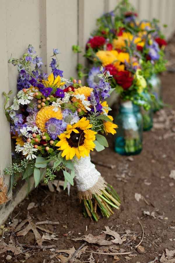 Bouquet di girasoli con un tocco di blu