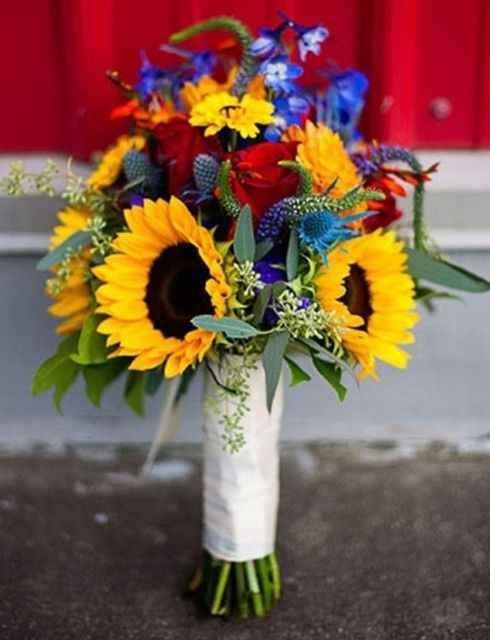 Bouquet di girasoli con un tocco di blu