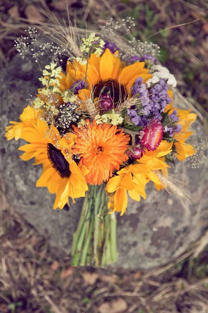 Bouquet di girasoli con un tocco di blu