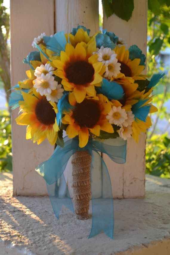 Bouquet di girasoli con un tocco di blu