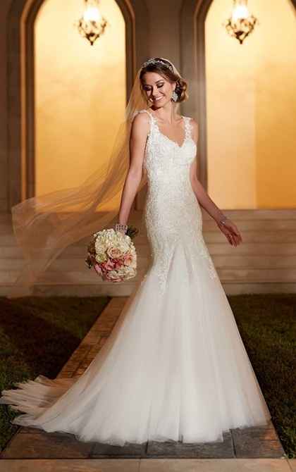 2) Abito da sposa di Stella York 2016