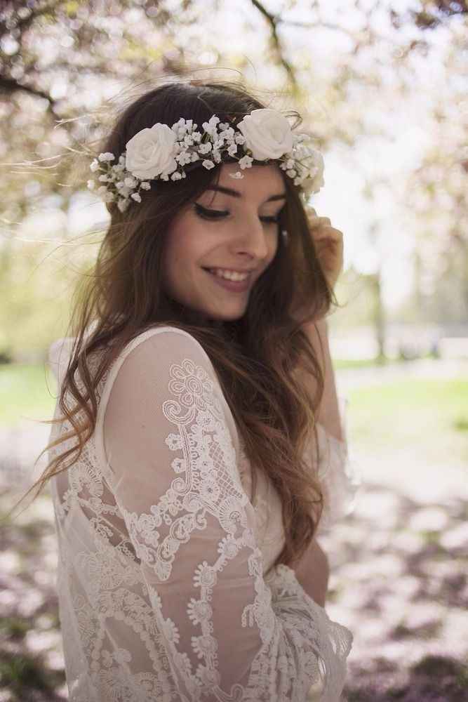 Accessori capelli sposa: Coroncina o corona di fiori? 