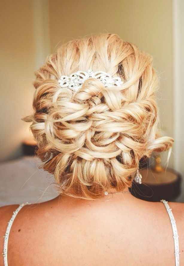 Acconciatura capelli sposa raccolti