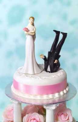 Cake topper che non scegliereste mai per la vostre torta nuziale