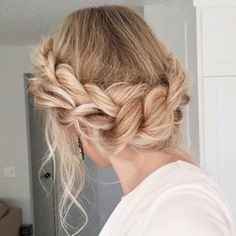 2) Acconciatura sposa con capelli lisci n. 2