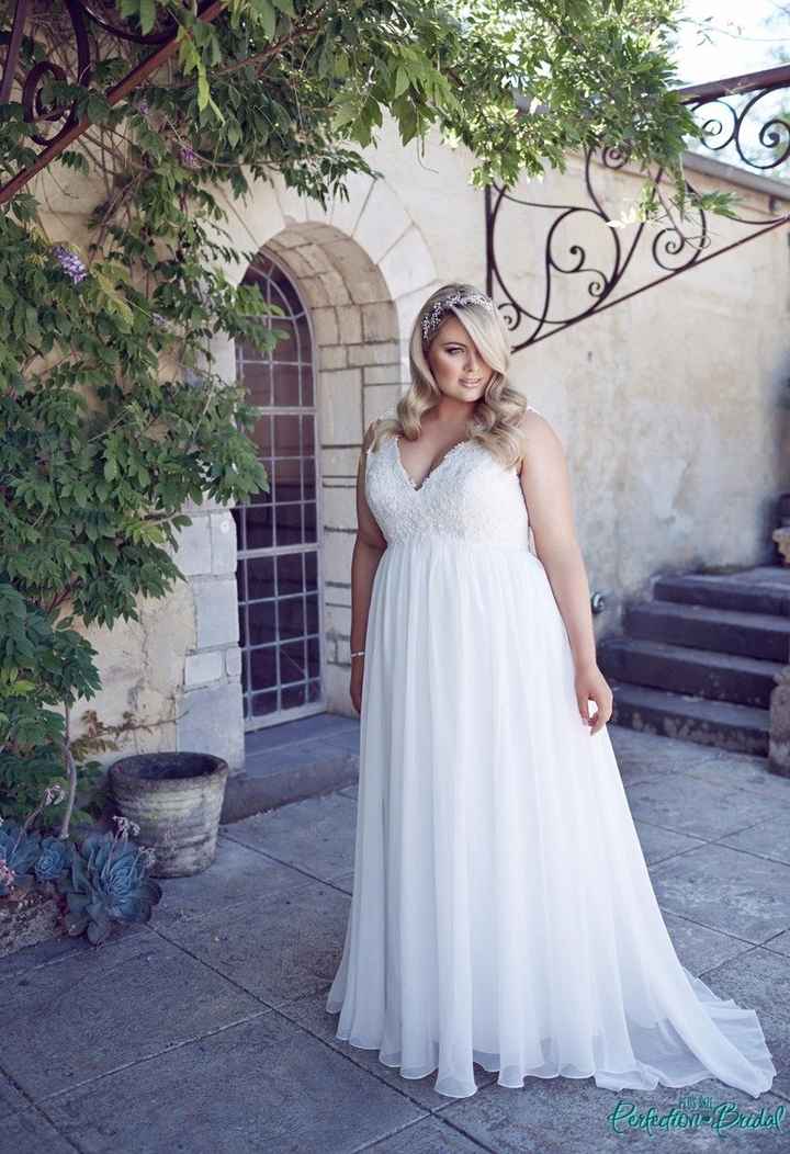 Abiti per spose curvy di Plus Size Perfection Bridal