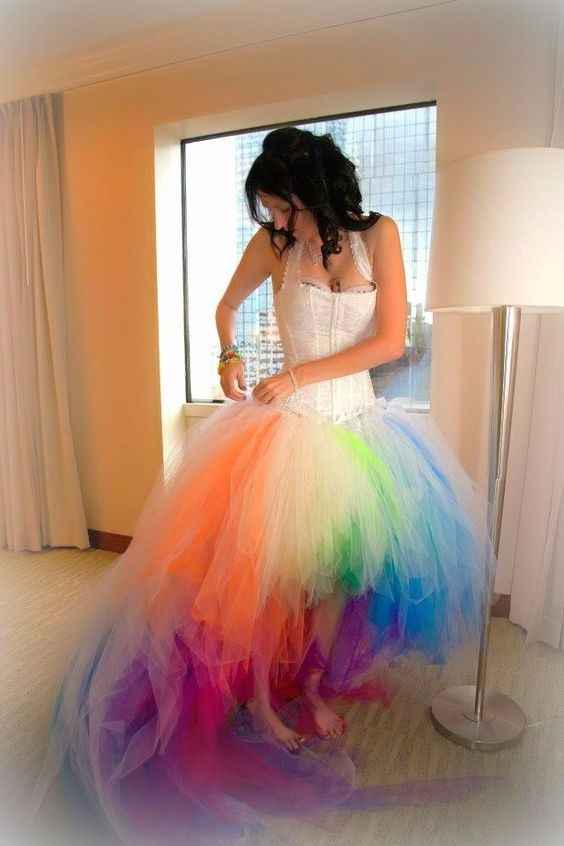 Abito da sposa con dettaglio colorato: sì o no?