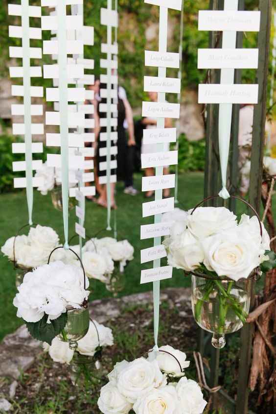 Tableau di nozze con rose rosse