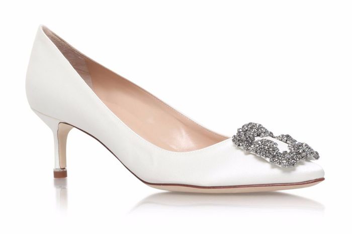 Scarpe da sposa di Pippa, di raso color avorio di Manolo Blahnik