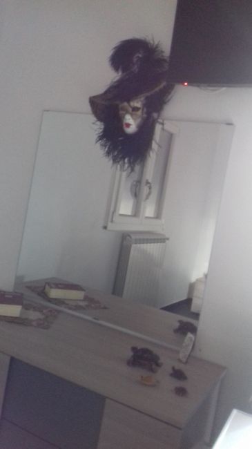 specchio da camera da letto  con anessa maschera veneziana