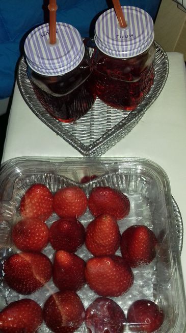 aperitivo fragole panna e cioccolato fuso e completino nuovo