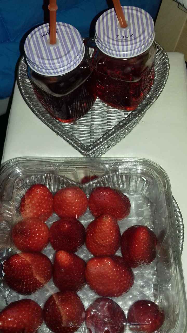 aperitivo fragole panna e cioccolato fuso e completino nuovo