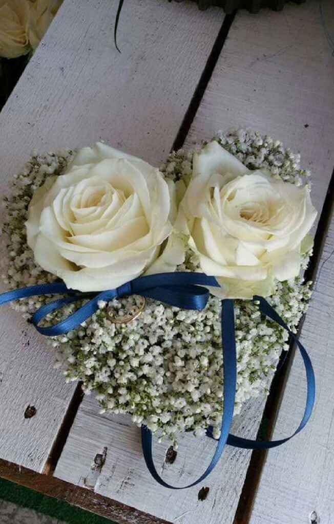 Portafedi di fiori freschi - 1