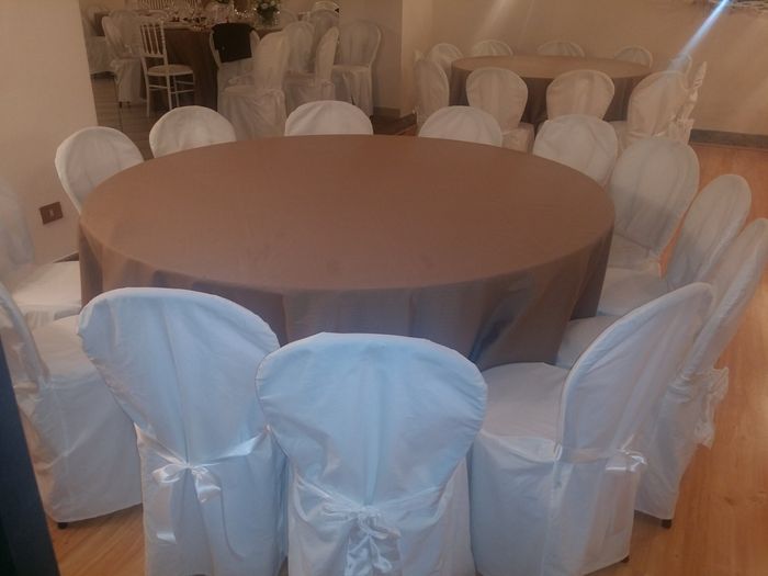 Addobbi floreali e tovaglie. - 2