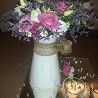 Addobbi floreali e tovaglie. - 1