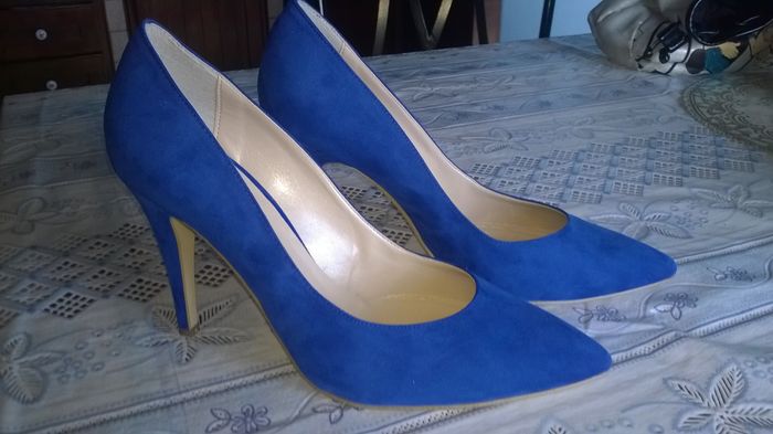 Scarpe blu sì o no? - 1