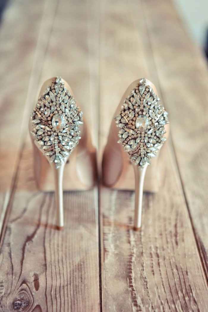 Scarpe chic con dettagli gioiello