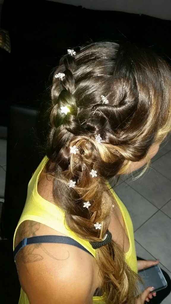 Acconciature semiraccolti con treccia laterale - 1