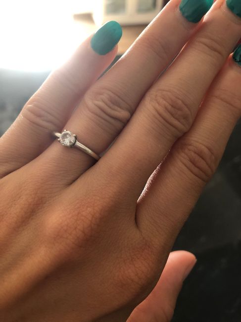 E ora mostraci una foto del tuo anello di fidanzamento! - 1