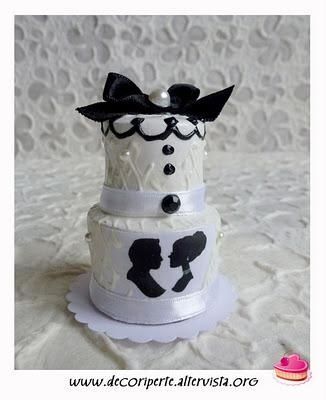 mini wedding cake