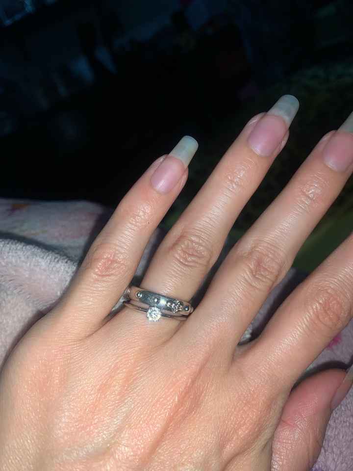E ora mostraci una foto del tuo anello di fidanzamento! - 1