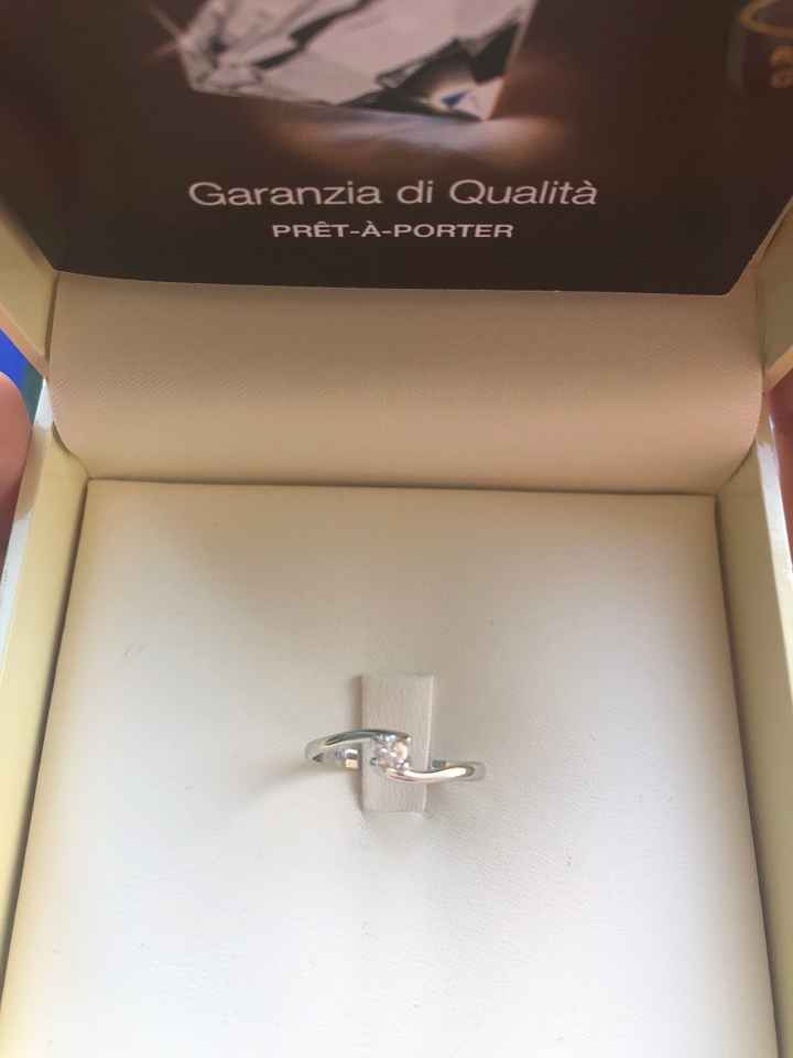 E ora mostraci una foto del tuo anello di fidanzamento! - 1