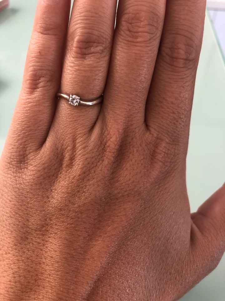 E ora mostraci una foto del tuo anello di fidanzamento! - 1