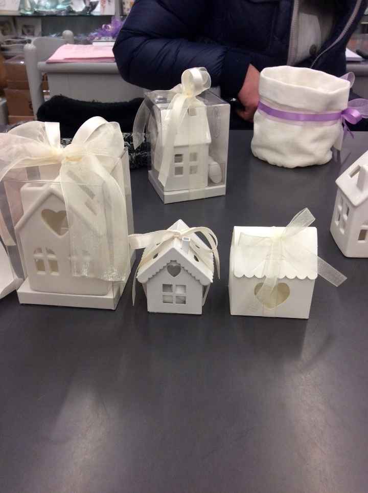 Ecco, la più grande sarà la bomboniera degli invitati, quella in mezzo la darò ai parenti lontani e 