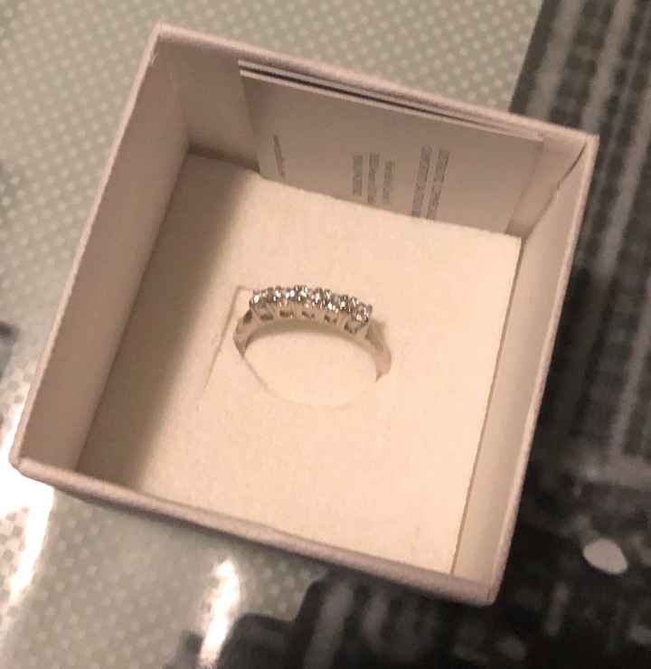 E ora mostraci una foto del tuo anello di fidanzamento! - 1