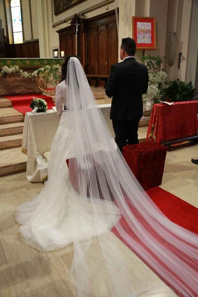 ragazze: tutto quel velo pesava!!