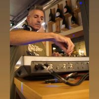 steve dj musica 80/90/2000//cell..3389037302///rimmarrete Contenti//.faccuo anche Vocalist.. quindi 