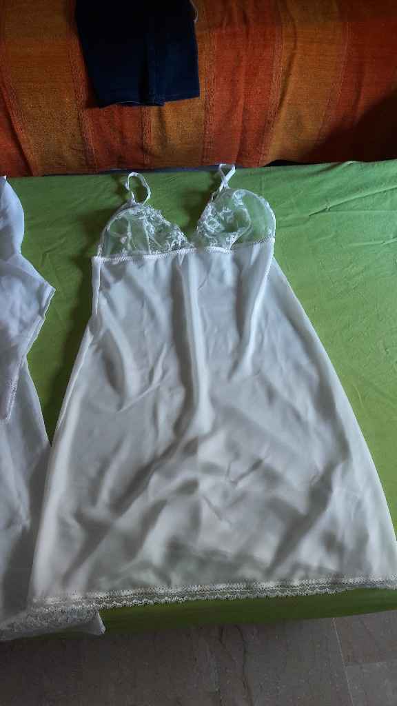 Un pensiero in meno: vestaglia, sottoveste e pigiamino - 1