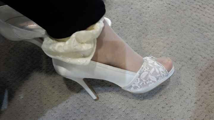 Mi fate vedere le vostre scarpe? - 2