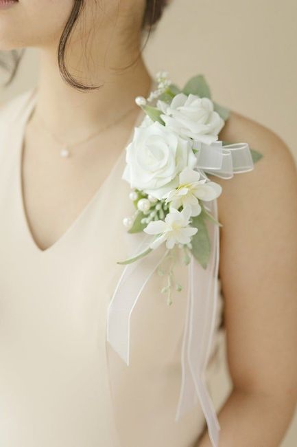 Equivalente della boutonniere per donne? 10