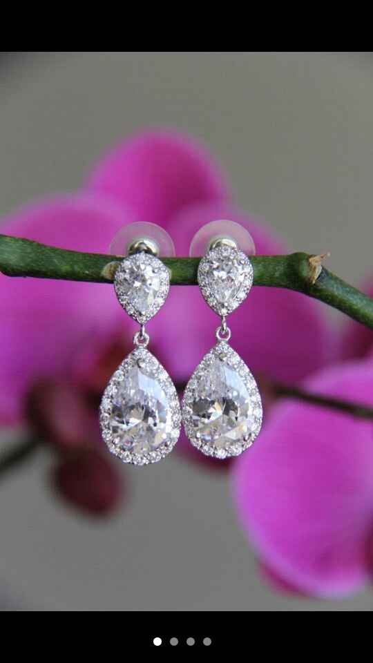 Mi fate vedere i gioielli indossati ? - 1