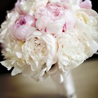 Bouquet di peonie e ortensie