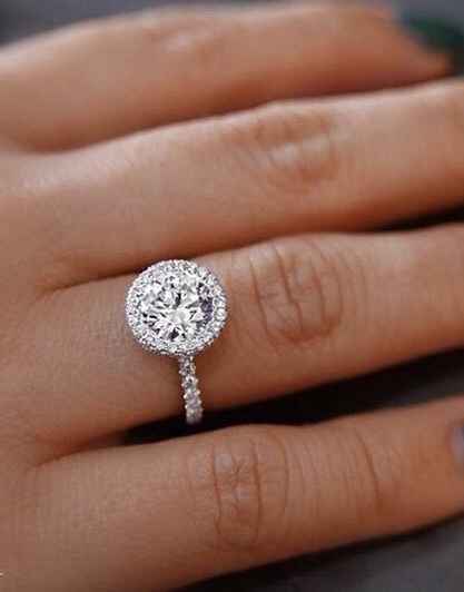 E ora mostraci una foto del tuo anello di fidanzamento! - 1