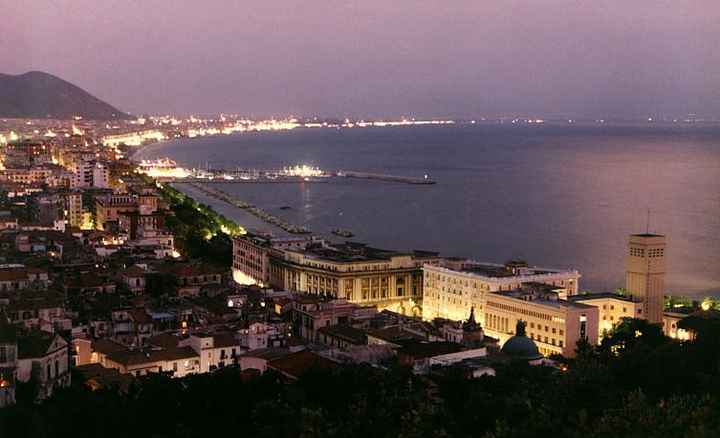salerno di notte