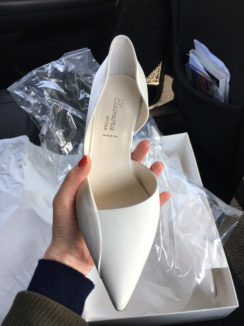 Scarpe bianche.....vi Odio! - 1