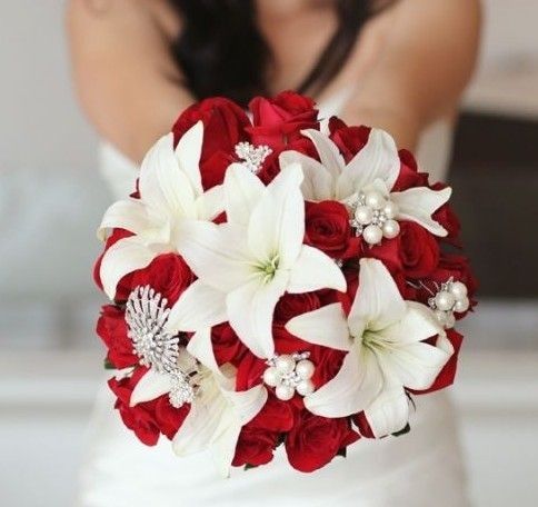 bouquet rosso e bianco