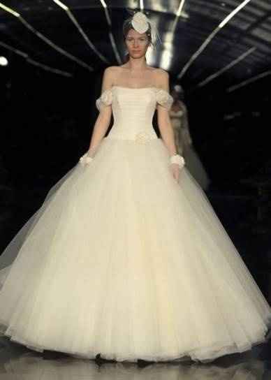 abito da sposa, stile scollo omerale 15
