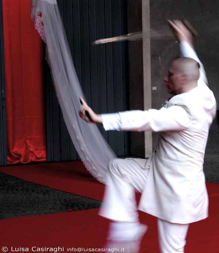 Il reportage delle nostre nozze - spada : omaggio dello sposo alla sposa