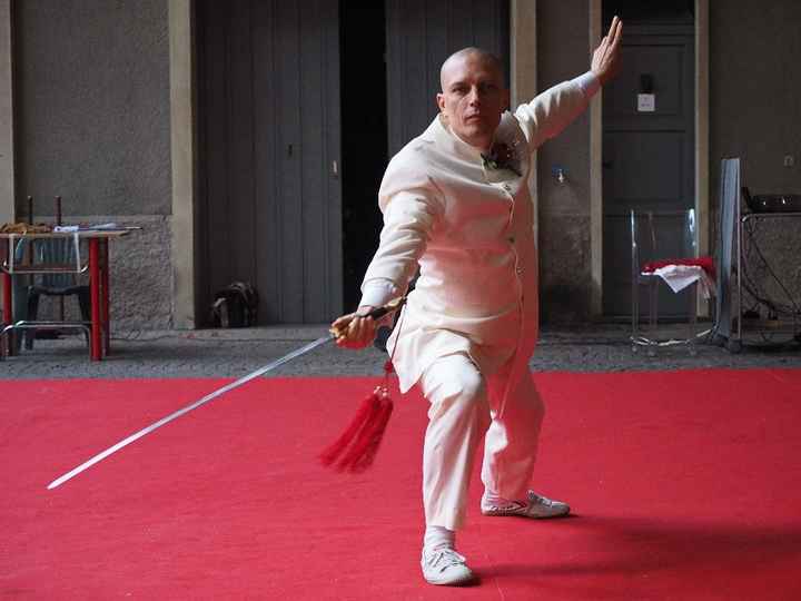 Il reportage delle nostre nozze - spada : omaggio dello sposo alla sposa