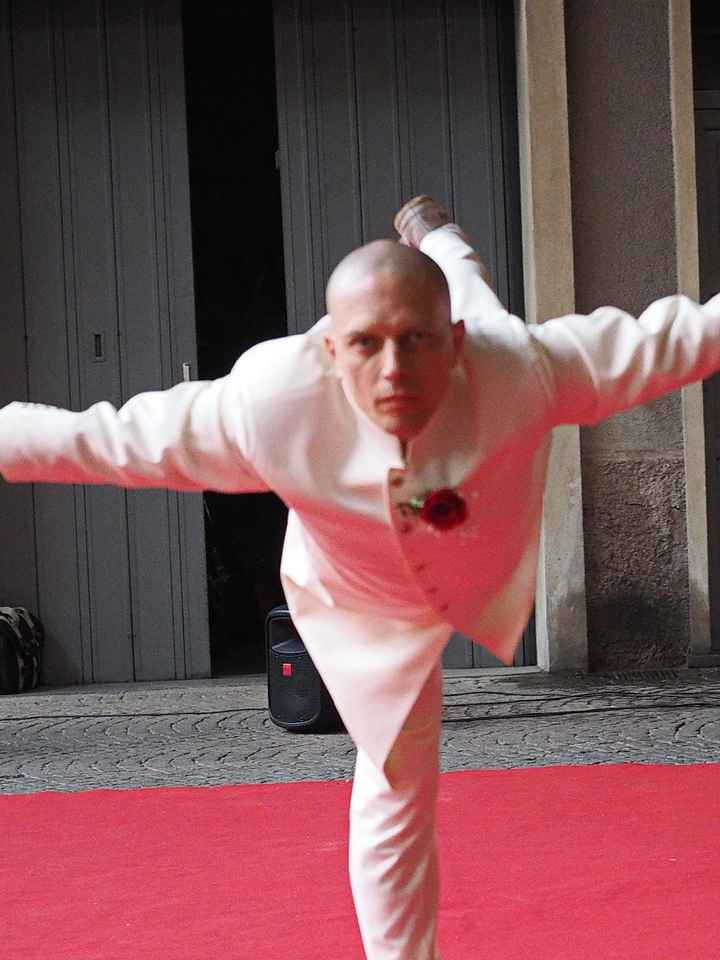 Il reportage delle nostre nozze - spada : omaggio dello sposo alla sposa